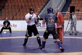 搏击台上竞技精神引发热议，搏击现场