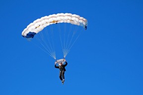 中国足球国家队调整训练内容应对高强度对抗，中国足球队训练视频