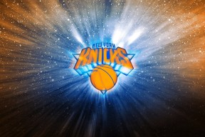 球员场上拼抢积极展现良好身体对抗能力与防守覆盖范围，积极拼抢前场篮板球是防守快攻的方法之一